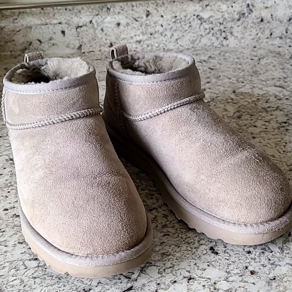 Ugg Ultra Mini in Goat Gray